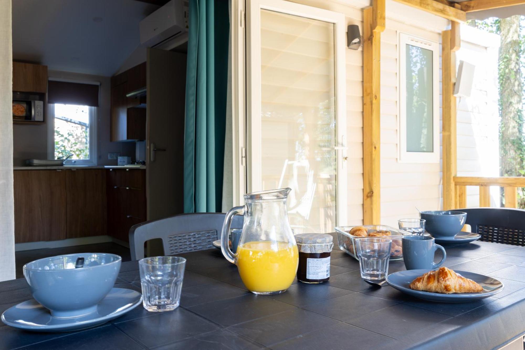 Hotel L'Oasis des Dombes Ambérieux-en-Dombes Zimmer foto